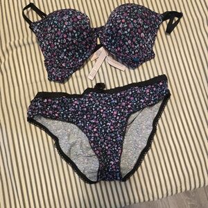 Victoria Secret Bra 32C and Panties Medium